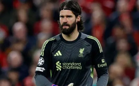 أليسون بيكر يقترب من مغادرة ليفربول والعودة إلى الدوري الإيطالي بعد صلاح وروبرتسون