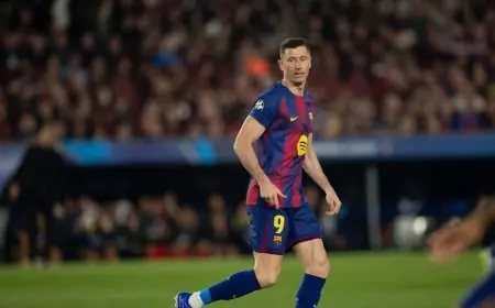 روبرت ليفاندوفسكي يتلقى عرضاً مغرياً من برشلونة لتجديد عقده فما السبب وراء تأخير رده؟