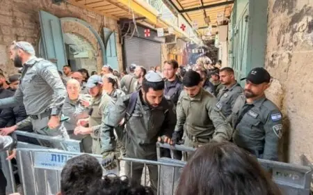 الخارجية الفلسطينية تندد باعتداءات قوات الاحتلال على المصلين وفرق الكشافة في القدس