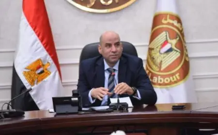 وزير العمل يؤكد أهمية التكامل والتنسيق بين إدارات المديريات لضمان كفاءة الأداء المؤسسي