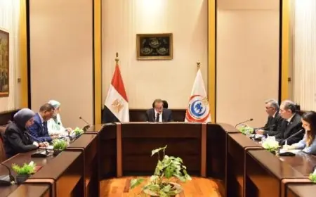 وزير الصحة والسكان يستعرض خطط تجهيز المنشآت الطبية بأحدث المعايير العالمية