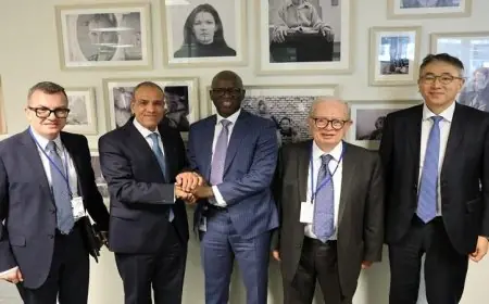 وزير الخارجية يعقد اجتماعاً مع نائب رئيس البنك الدولي لشرق الأوسط لتعزيز التعاون الاقتصادي