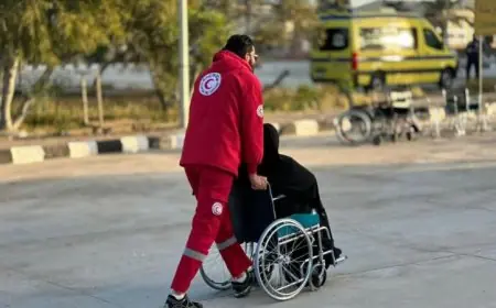 دفعة جديدة من العائدين تصل إلى معبر رفح البري في قطاع غزة