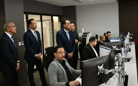 رئيس الوزراء يقوم بجولة تفقدية في مركز التحكم والسيطرة والدعم الفني بالعاصمة الجديدة