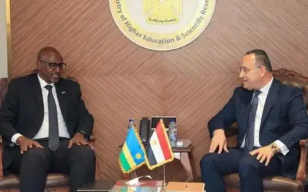 قنصوة يجتمع مع نظيره الرواندي وسفير رواندا لتعزيز التعاون الأكاديمي والشراكة الدولية