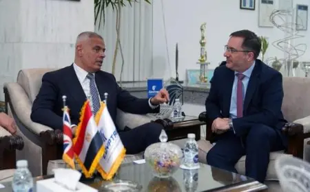 رئيس القابضة لمصر للطيران يلتقي بسفير بريطانيا في القاهرة لبحث تعزيز التعاون المشترك