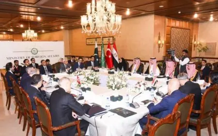 مساعد وزير الخارجية للشؤون السياسية يشارك في اجتماع كبار المسؤولين بالعاصمة إسلام آباد