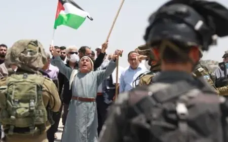 إصابة فلسطيني وابنه جراء اعتداء مستعمري الاحتلال جنوب الخليل