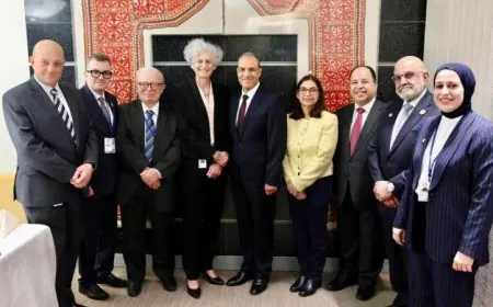 وزير الخارجية يلتقي نائب رئيس البنك الدولي للبنية التحتية في واشنطن لتعزيز التعاون الدولي