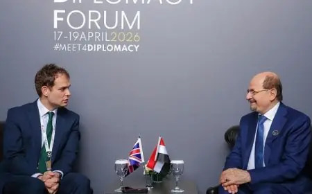 رئيس الوزراء اليمني يتباحث مع وزير بريطاني حول تعزيز الشراكة ودعم جهود التعافي اليمني