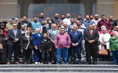 وزير العمل ومحافظ الإسكندرية يوزعان عقود عمل لذوي الهمم لتوفير فرص عمل متميزة