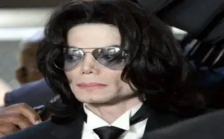 مسودة فريدة لبوب ديلان وكتابات بخط مايكل جاكسون تعرض في مزاد بريطاني