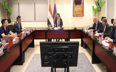 وزير الاتصالات يتناول مع شركة هونر العالمية استراتيجيات تصنيع الهواتف الذكية في مصر