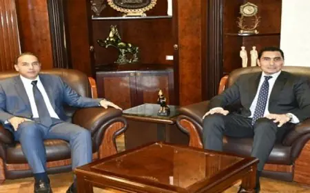 وزير الشباب والرياضة يعقد جلسة حوارية مع رئيس هيئة الرقابة المالية لتعزيز التعاون المشترك