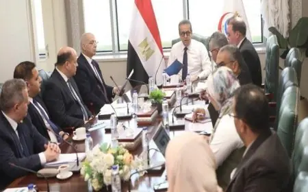 وزير الصحة يواصل متابعة تقدم المشاريع الإنشائية والتحول الرقمي في القطاع الصحي