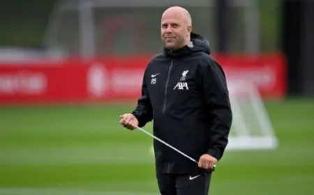أسطورة ليفربول توصي بتعيين ألونسو مدربًا جديدًا بدلاً من سلوت مع إيراولا كخيار بديل