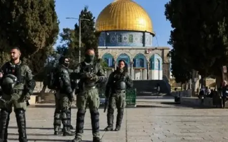 عشرات المستوطنين الإسرائيليين يقتحمون باحات الأقصى وسط حماية أمنية مشددة من شرطة الاحتلال