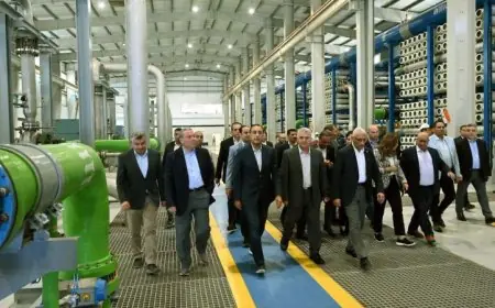 رئيس الوزراء يقوم بجولة ميدانية لمحطة تحلية مياه البحر في مدينة العريش