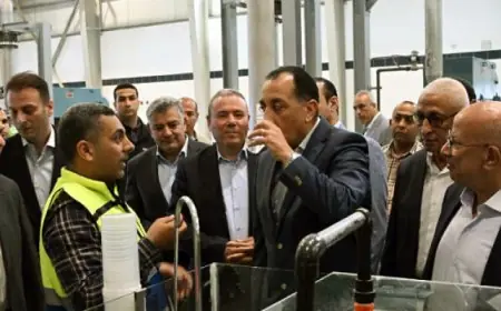 رئيس الوزراء يقوم بجولة تفقدية لمحطة تحلية مياه البحر في العريش لتعزيز موارد المياه