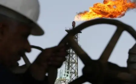 ارتفاع كبير في أسعار النفط مع تفاقم الصراع الأمريكي الإيراني وإغلاق مضيق هرمز