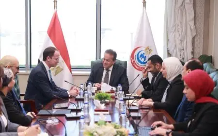 وزير الصحة وفايزر يستعرضان فرص التعاون لتطوير علاجات جديدة للأورام والهيموفيليا