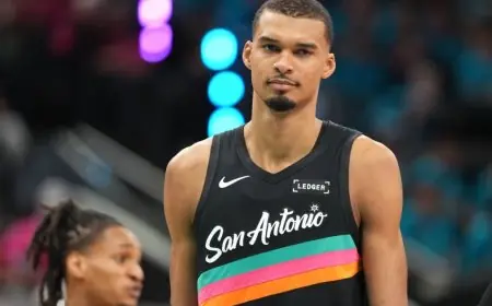 ويمبانياما يسجل تاريخا جديدا في دوري السلة الأمريكي بفوزه بجائزة أفضل مدافع