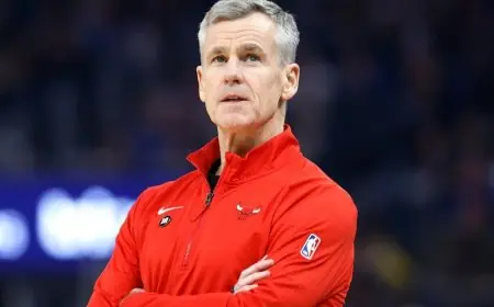 مدرب شيكاغو بولز دونوفان يقدم استقالته بعد ستة مواسم ناجحة