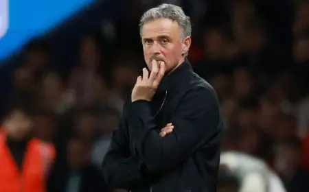 لويس إنريكي يعتبر التعاقد مع عدد كبير من اللاعبين أمرا سخيفا