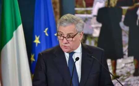 وزير خارجية إيطاليا يدعو إيران إلى تعزيز الحوار وضمان أمن الملاحة البحرية