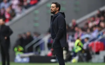 مدرب خيتافي يوجه انتقادات لاذعة لهانزي فليك بسبب تركيزه على برشلونة بدلاً من منافسيه