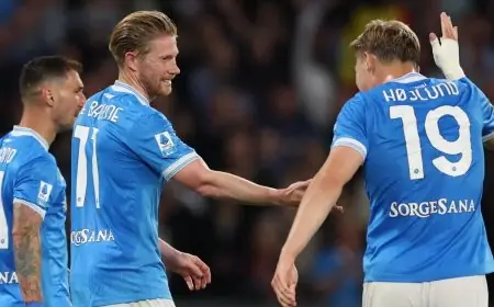 نابولي يتغلب على كريمونيزي برباعية ساحقة ويؤجل احتفالات إنتر بلقب الدوري