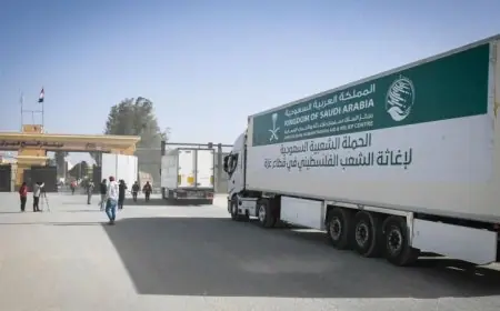 مركز الملك سلمان يوزع الآلاف من السلال الغذائية والواجبات في قطاع غزة