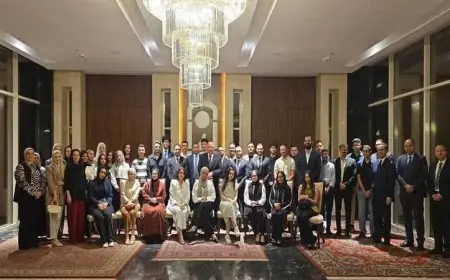 السفير المصري بالكويت يلتقي شباب الجالية المصرية لتعزيز التعاون والروابط الاجتماعية