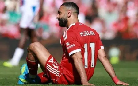 إصابة محمد صلاح تضع ليفربول في حالة قلق هل يغيب نجم الفريق حتى نهاية الموسم