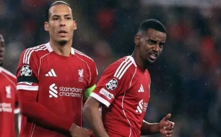 فان دايك يتوقع تألق إيزاك مع ليفربول بعد شفائه من الإصابة