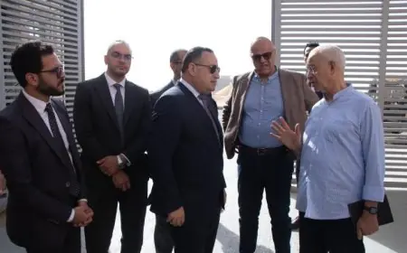 وزير التعليم العالي يقوم بجولة تفقدية في الحرم الجامعي الجديد لجامعة سنجور في برج العرب