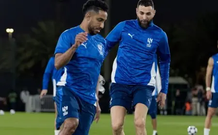 بنزيما والدوسري يتألقان في قيادة هجوم الهلال ضد ضمك