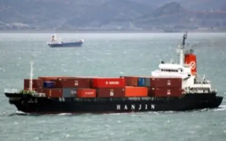 القيادة المركزية الأمريكية تطلق سراح سفينة تجارية محتجزة في بحر العرب