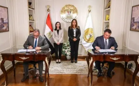 عوض ومحافظ البحيرة يوقعان عقود تشغيل وصيانة وتطوير 3 مجازر لتحسين الخدمات بالمحافظة