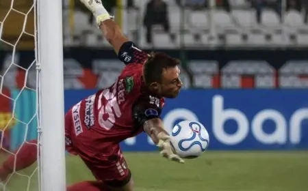 حارس مرمى تشيلي يحقق إنجازاً غير مسبوق بتصديه لركلة جزاء ثلاث مرات متتالية