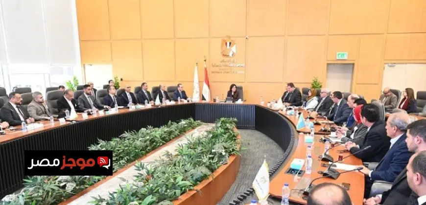 وزيرة الإسكان تبحث سبل تعزيز التعاون مع غرفة التطوير العقارى في اجتماع موسع