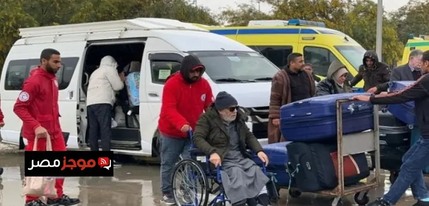 دفعة جديدة من العائدين إلى قطاع غزة تصل إلى ميناء رفح البري بشمال سيناء