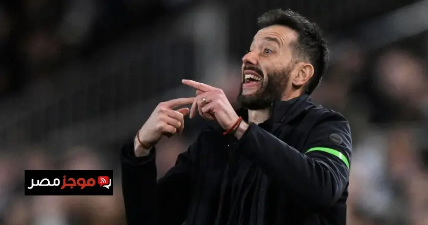 مدرب فالنسيا يشير إلى تهميشه في صفقة انتقال أليو ديانغ لاعب الأهلي