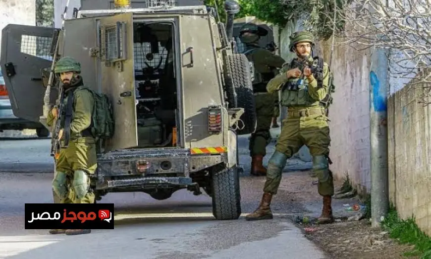 الاحتلال يعتقل فلسطيني بعد استهداف مركبته بالنيران