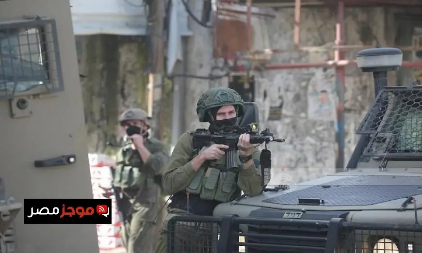 اقتحام شامل لقوات الاحتلال الإسرائيلي في وسط مدينة طولكرم واعتقال شاب فلسطيني