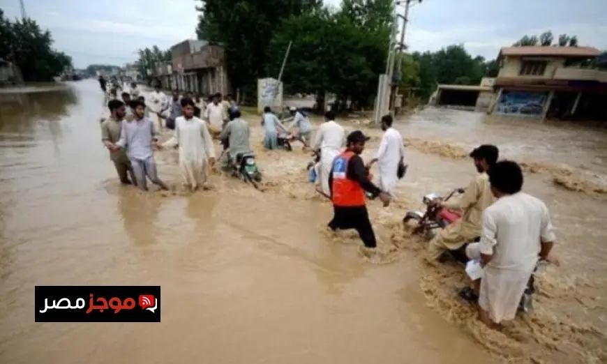 مأساة في باكستان ارتفاع عدد ضحايا الفيضانات والأمطار إلى 150 قتيلا ومصابا