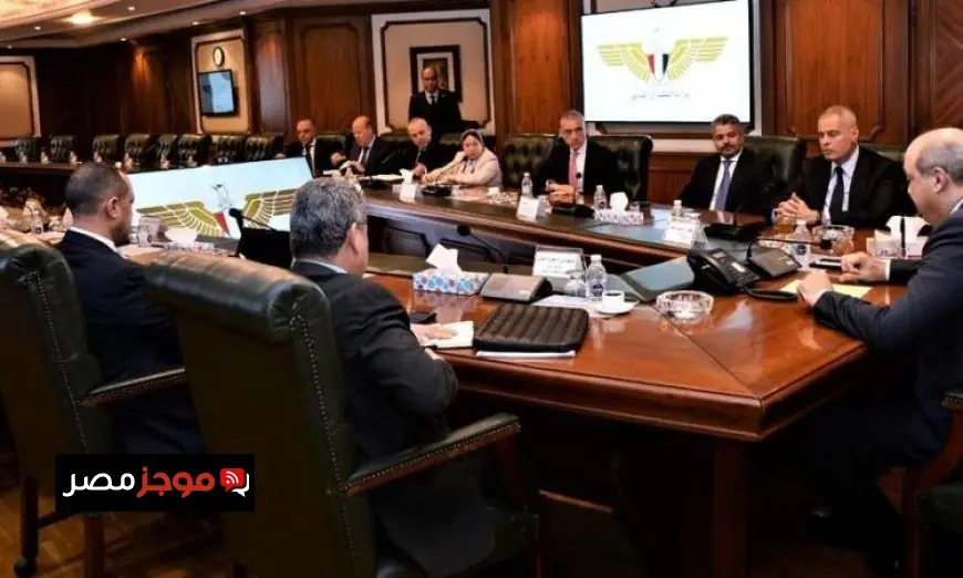 وزير الطيران المدني يترأس اجتماعاً حاسماً للإشراف على الاستعدادات النهائية لموسم الحج 1447هـ