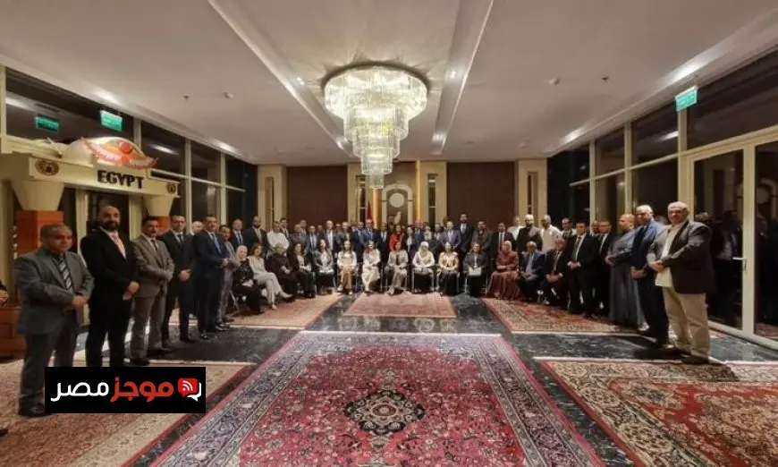 وزير الخارجية يقابل أبناء الجالية المصرية في الكويت ويستمع لمشاكلهم واحتياجاتهم