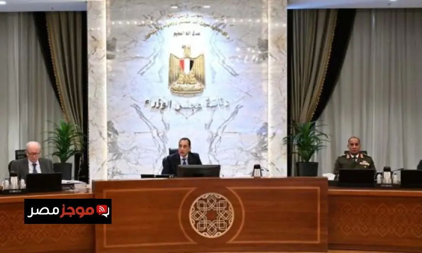 رئيس الوزراء يعلن تمديد ساعات العمل للمحال لتغلق الساعة 11 مساء بدلاً من 9 حتى نهاية أبريل