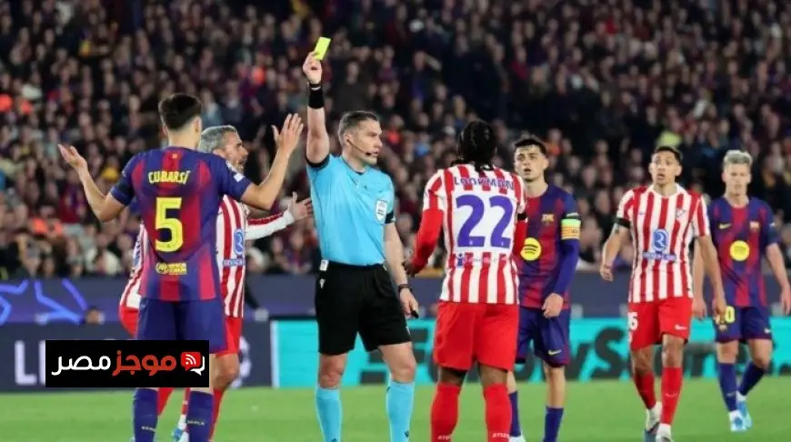 قرار مثير للجدل يهدد مستقبل حكم مباراة برشلونة وأتلتيكو مدريد بعد لقطة من المباراة